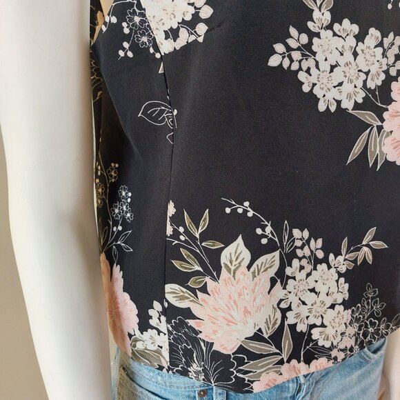 Dynamite Sleeveless Floral Top - Picture 6 of 15